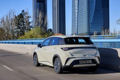 Με τιμή έκπληξη το νέο BYD Dolphin
